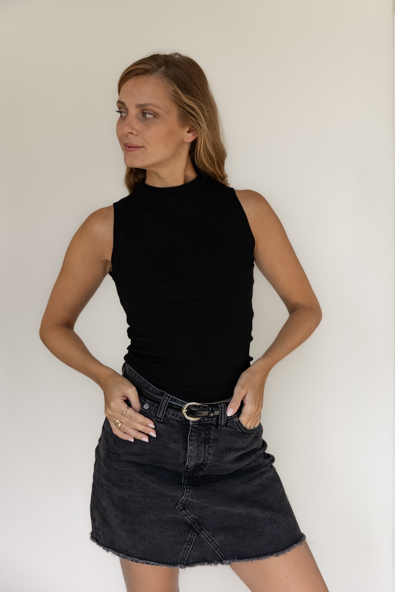 MOCK NECK TANK RIB BLACK