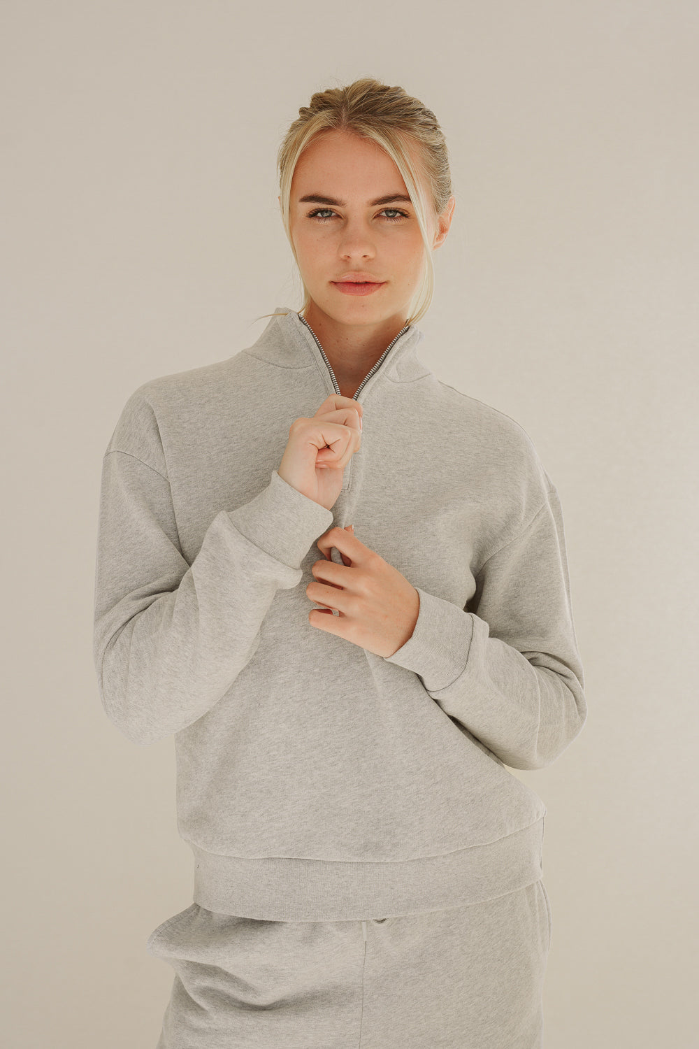 HALF ZIP SWEATER LIGHT GREY