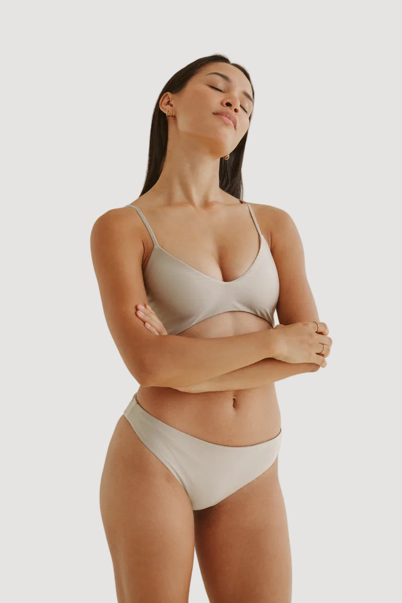 PALOMA BIKINI TOP BEIGE - GLÄNZEND - RecycelteR STOFF