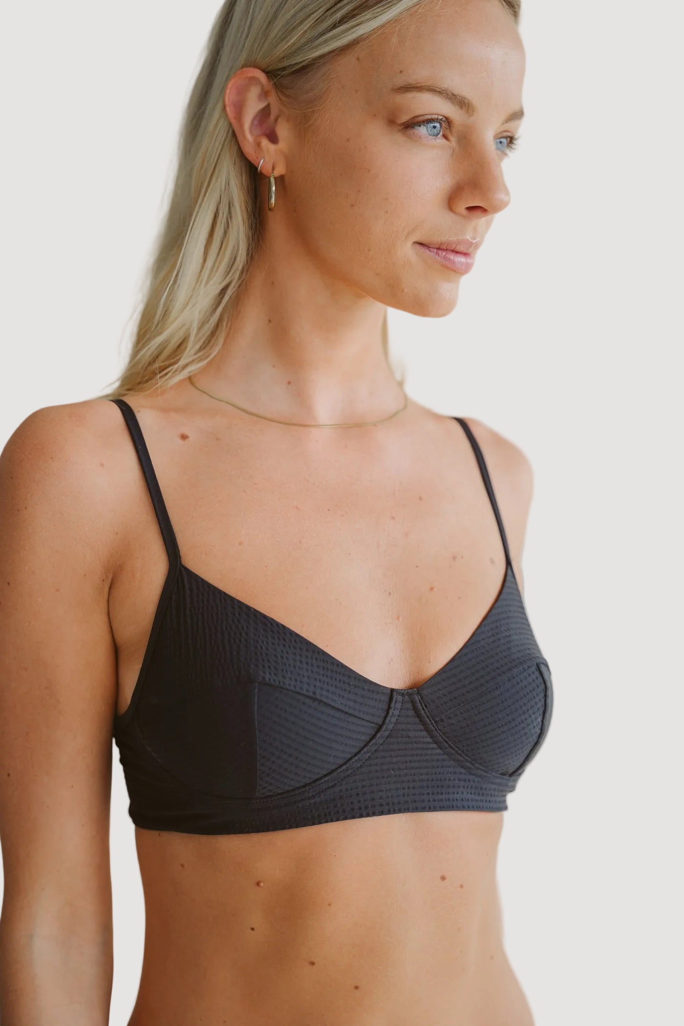 AELIA BIKINI TOP BLACK - WAFFLE - Recycled fabric