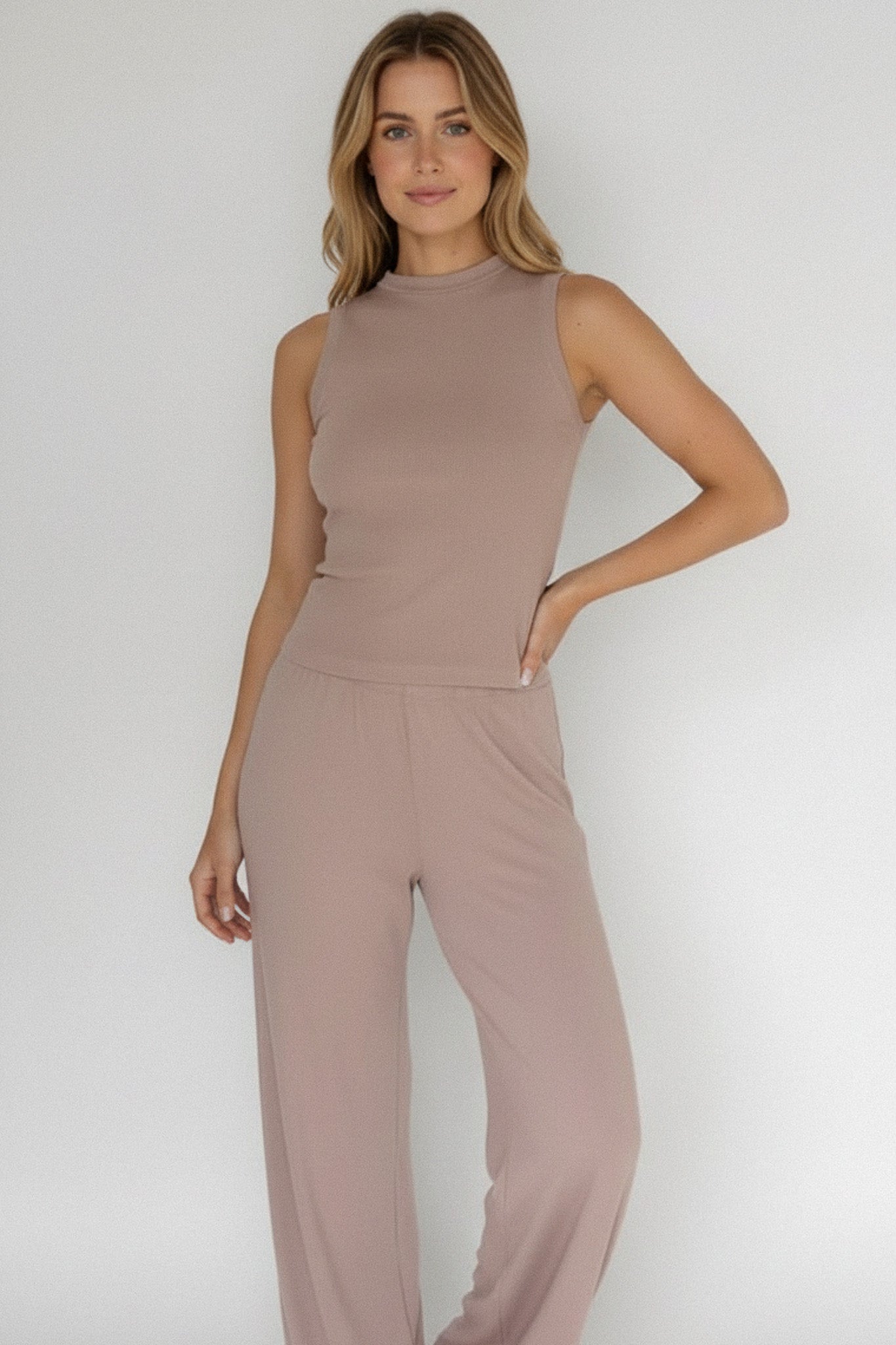 MOCK NECK TANK RIB MOCHA