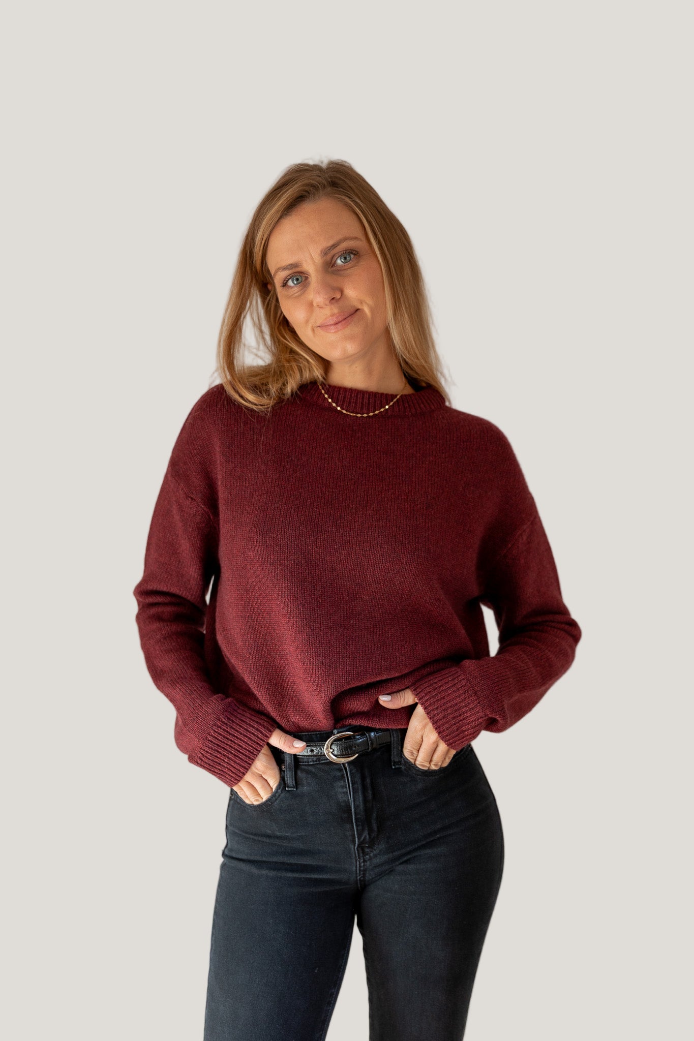 crewneck silk cashmere burgundy on a woman